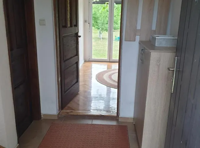 Semesterbostad Zelena Dolina-green Valley Travnik